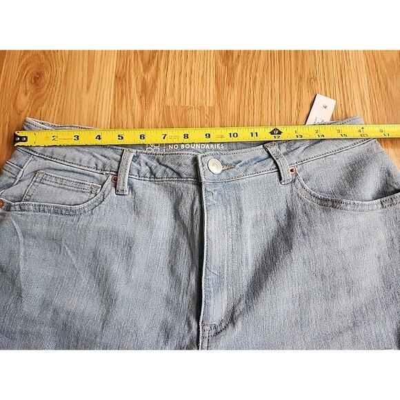 NWT No Boundaries Women’s Juniors Size 13 High Rise Mom Jeans Denim Light Wash - Picture 3 of 9